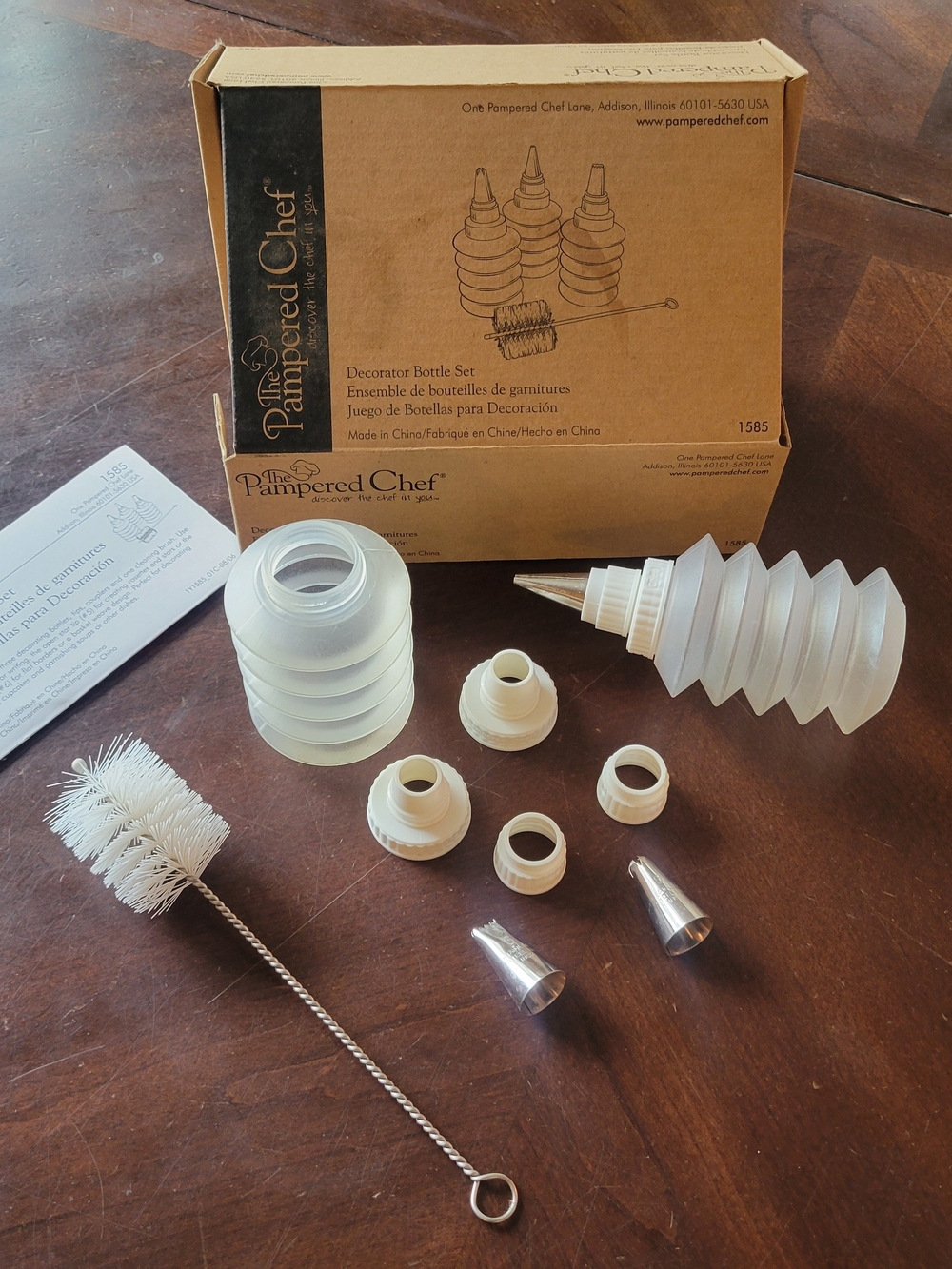 Pampered Chef Decorator Bottle Set